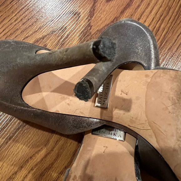 Badgley Mischka silver/ gray heels in size 7 - Picture 9 of 9